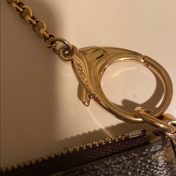 Louis Vuitton - Picture 3 of 5